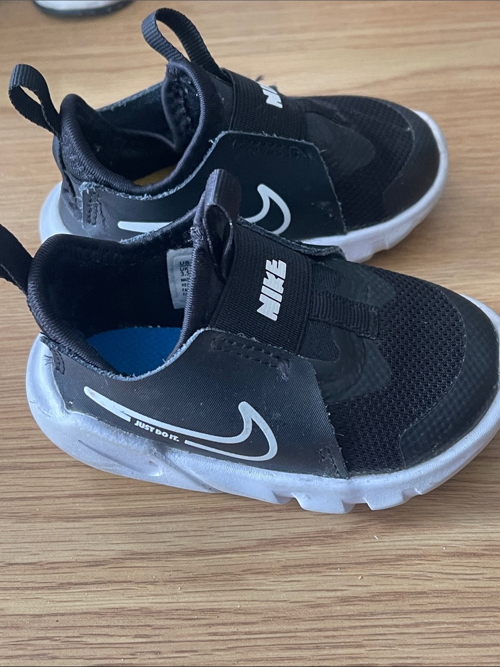 Nike Toddler shoes black and white